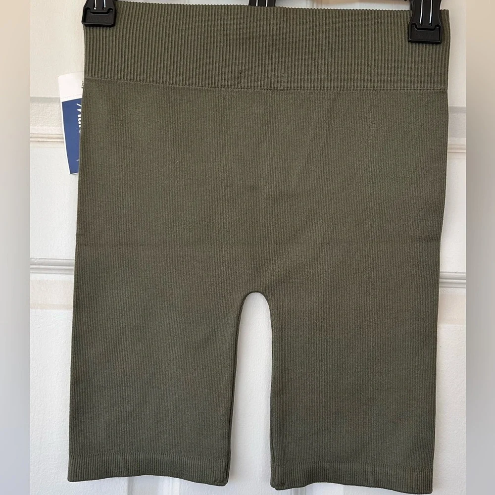 Bozzolo Brand Bike‎ Shorts Wide Waistband Size Small NWT - Picture 3 of 8